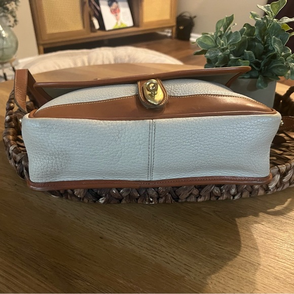 90s Vintage AUTHENTIC Dooney and Bourke Leather Carrier (B701) Bone/British Tan - Picture 7 of 12